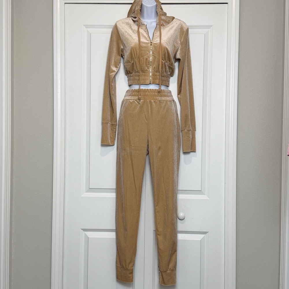 🤎 Velvet Tan/Nude Cropped Hoodie and Jogger Set Small